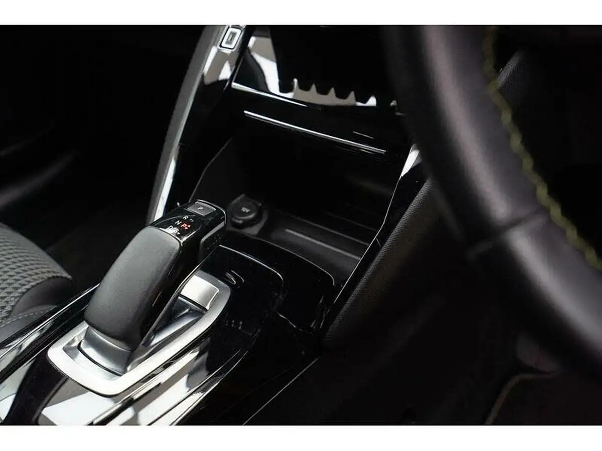 2021-peugeot-208-e-gt-50kwh-big-35