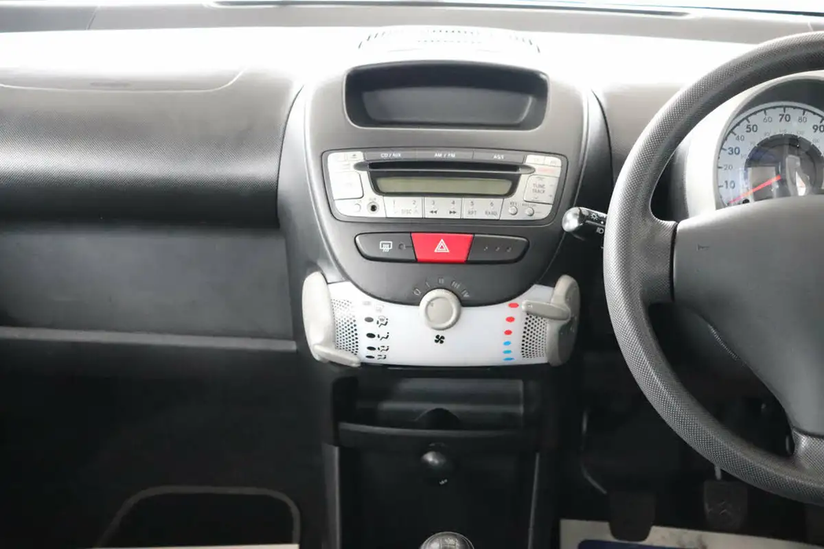2013-peugeot-107-10-access-big-12