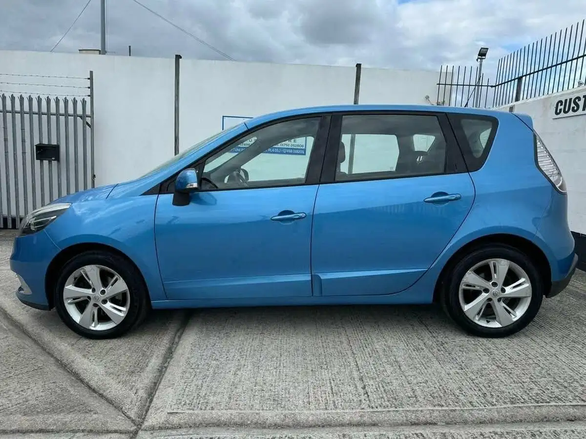 2012-renault-scenic-16-dynamique-tom-tom-big-1