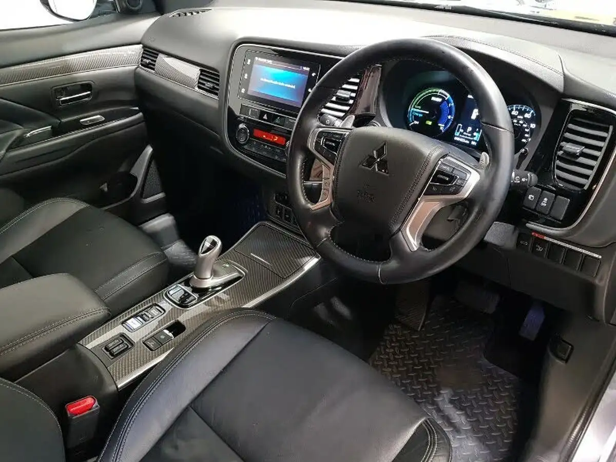 2018-mitsubishi-outlander-24-4h-phev-big-17