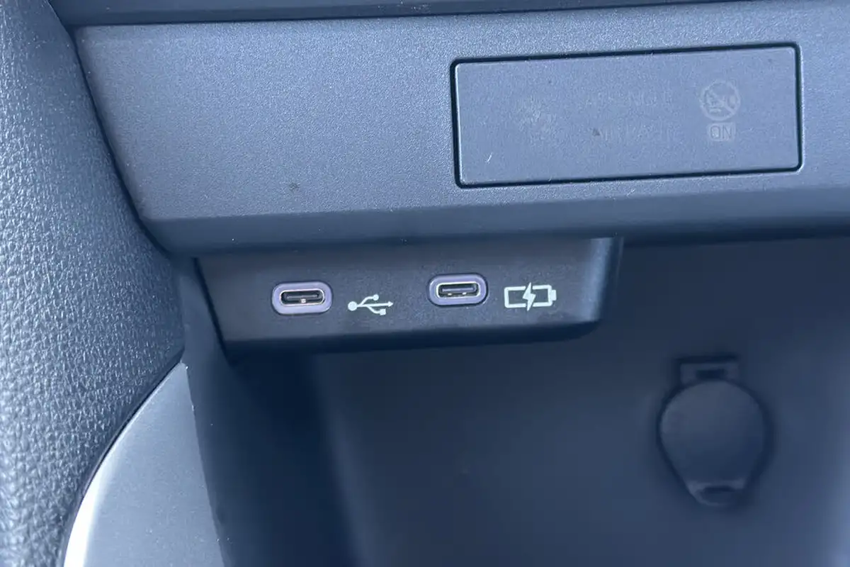 2024-mazda-mazda2-15-centre-line-big-21