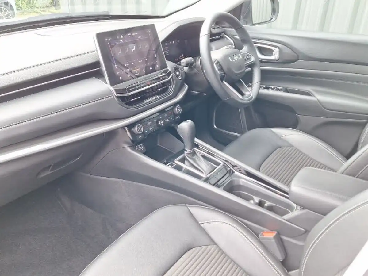 2023-jeep-compass-15-limited-big-4