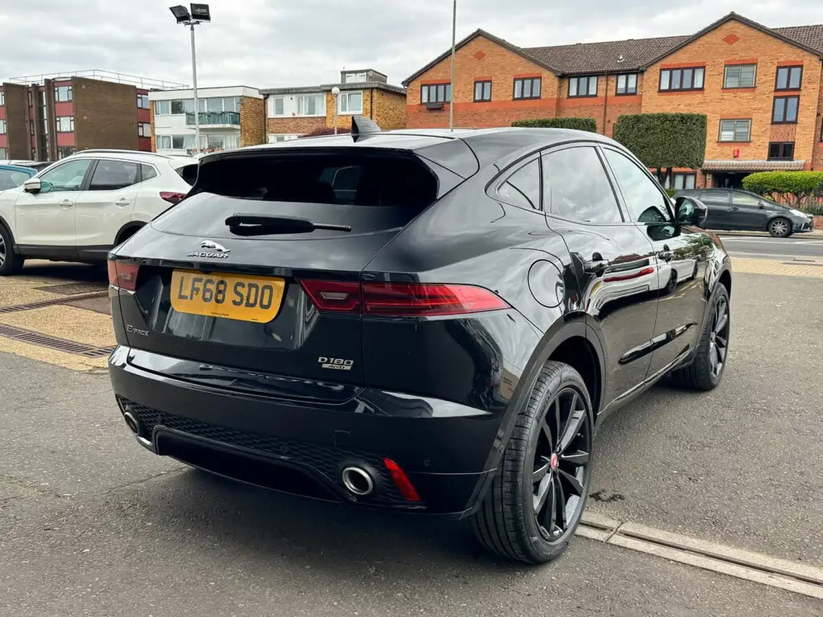 2018-jaguar-e-pace-20-i4d-r-dynamic-se-180ps-ss-big-8