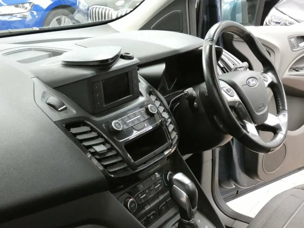 2020-ford-grand-tourneo-connect-15-titanium-powershift-big-15