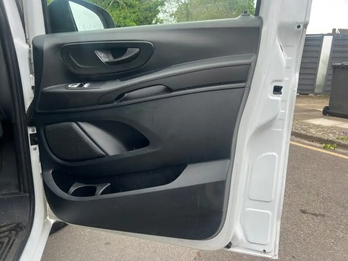 2021-mercedes-benz-vito-20cdi-114-progressive-l2-134bhpeu6dt-panel-1749cc-9g-tronic-big-36