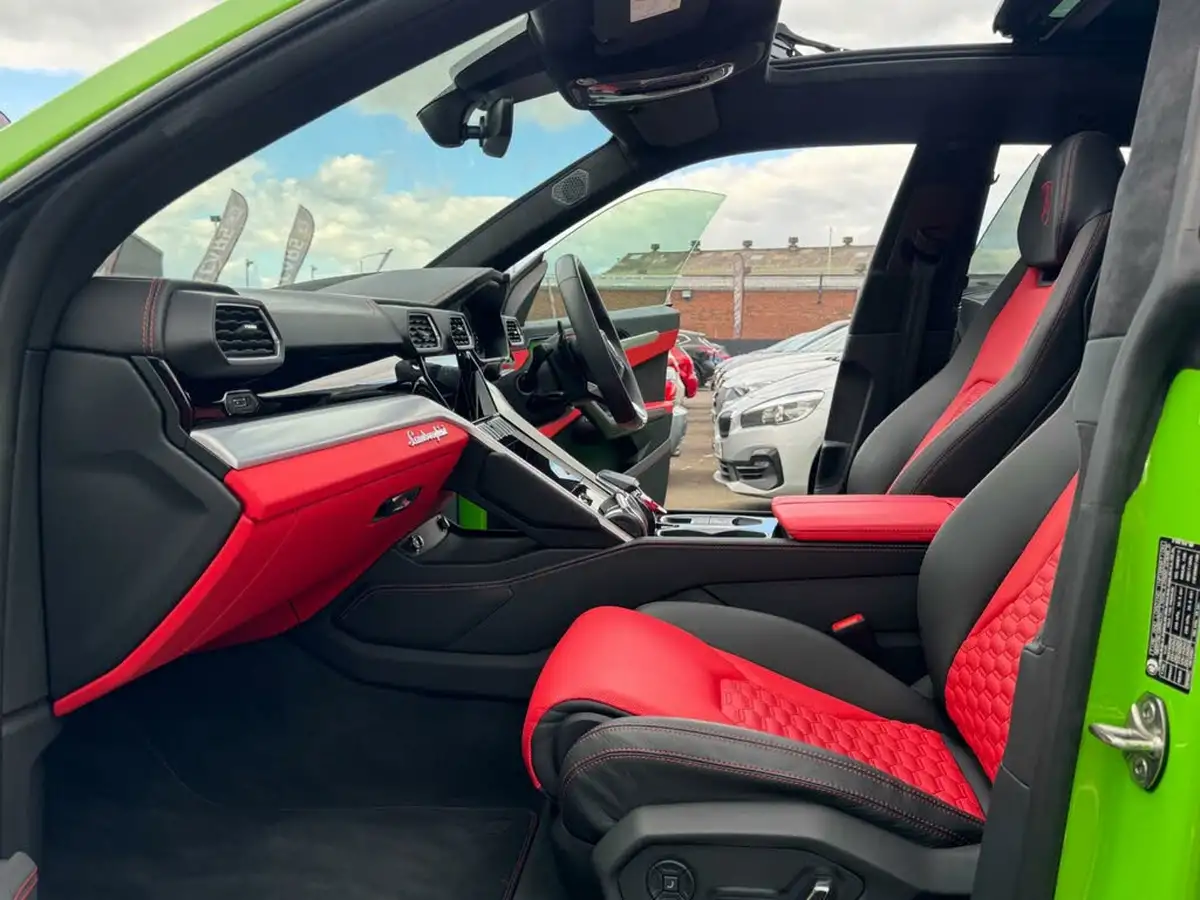 2021-lamborghini-urus-40-no-trim-big-28