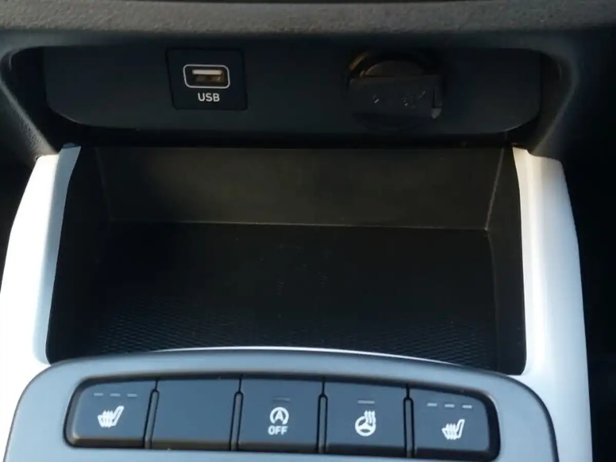 2022-hyundai-i10-12-premium-auto-big-14