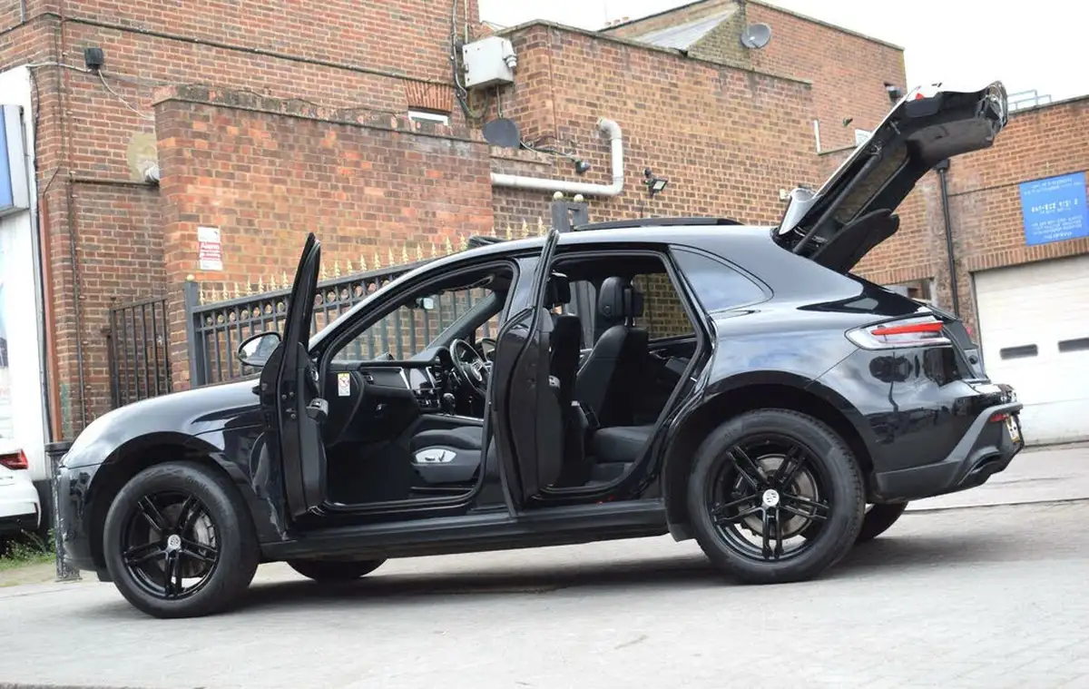 2022-porsche-macan-20-big-19