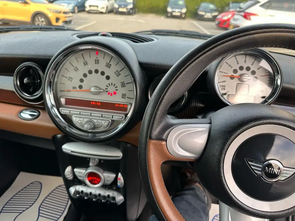 2009-mini-cooper-16-cooper-mayfair-big-14