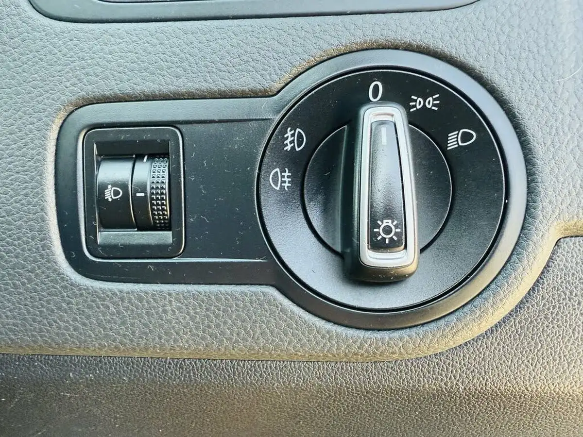 2016-volkswagen-polo-10-match-60ps-5d-big-18