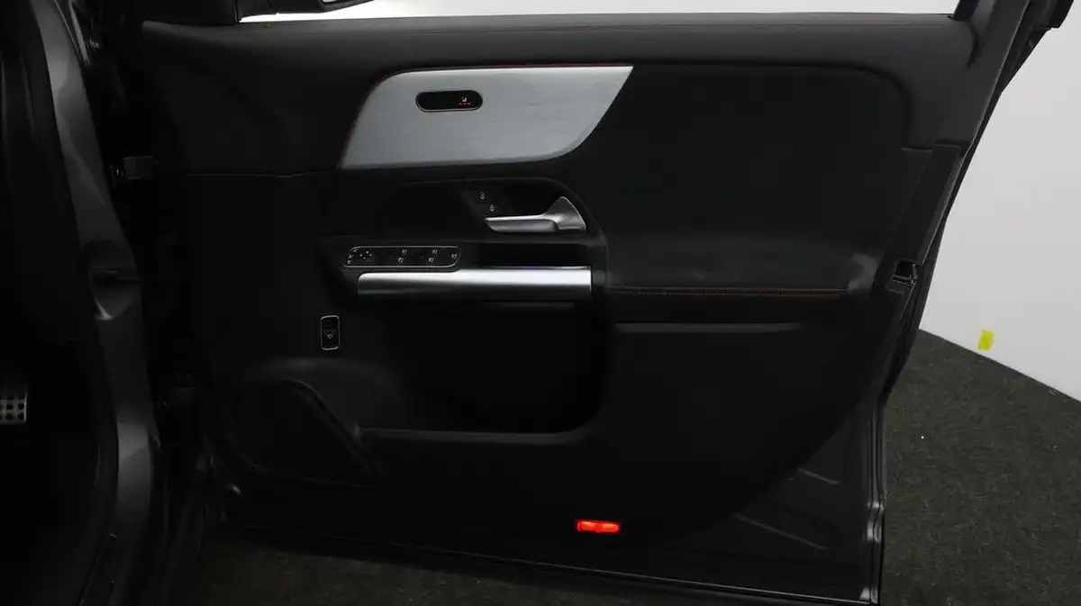 2022-mercedes-benz-eqa-e-eqa-250-amg-line-big-14