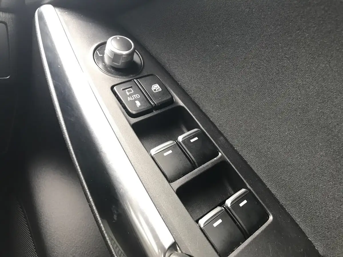 2017-mazda-mazda6-20-se-l-nav-saloon-4d-big-20