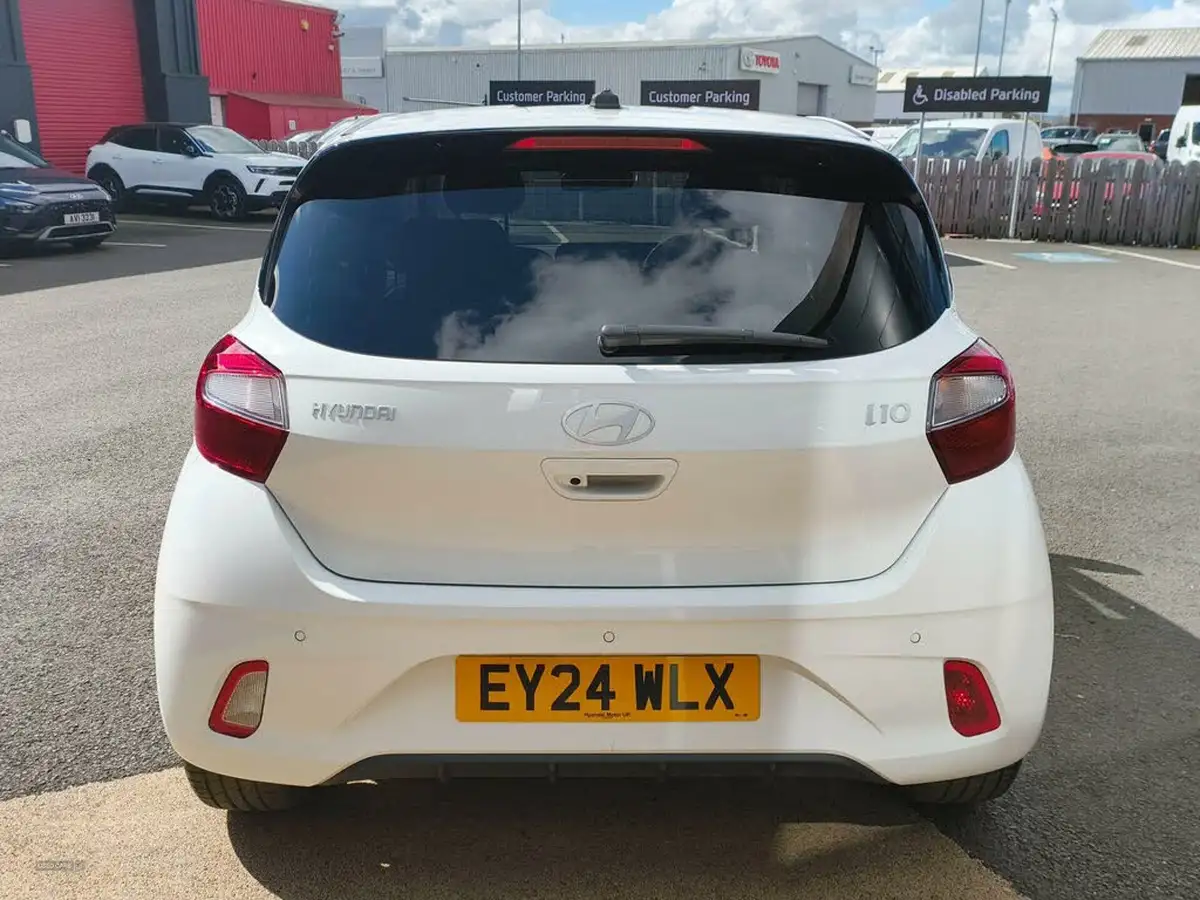2024-hyundai-i10-10-premium-67ps-auto-big-8