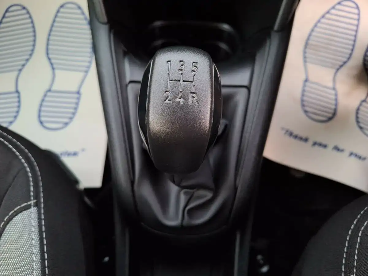 2016-peugeot-208-big-19
