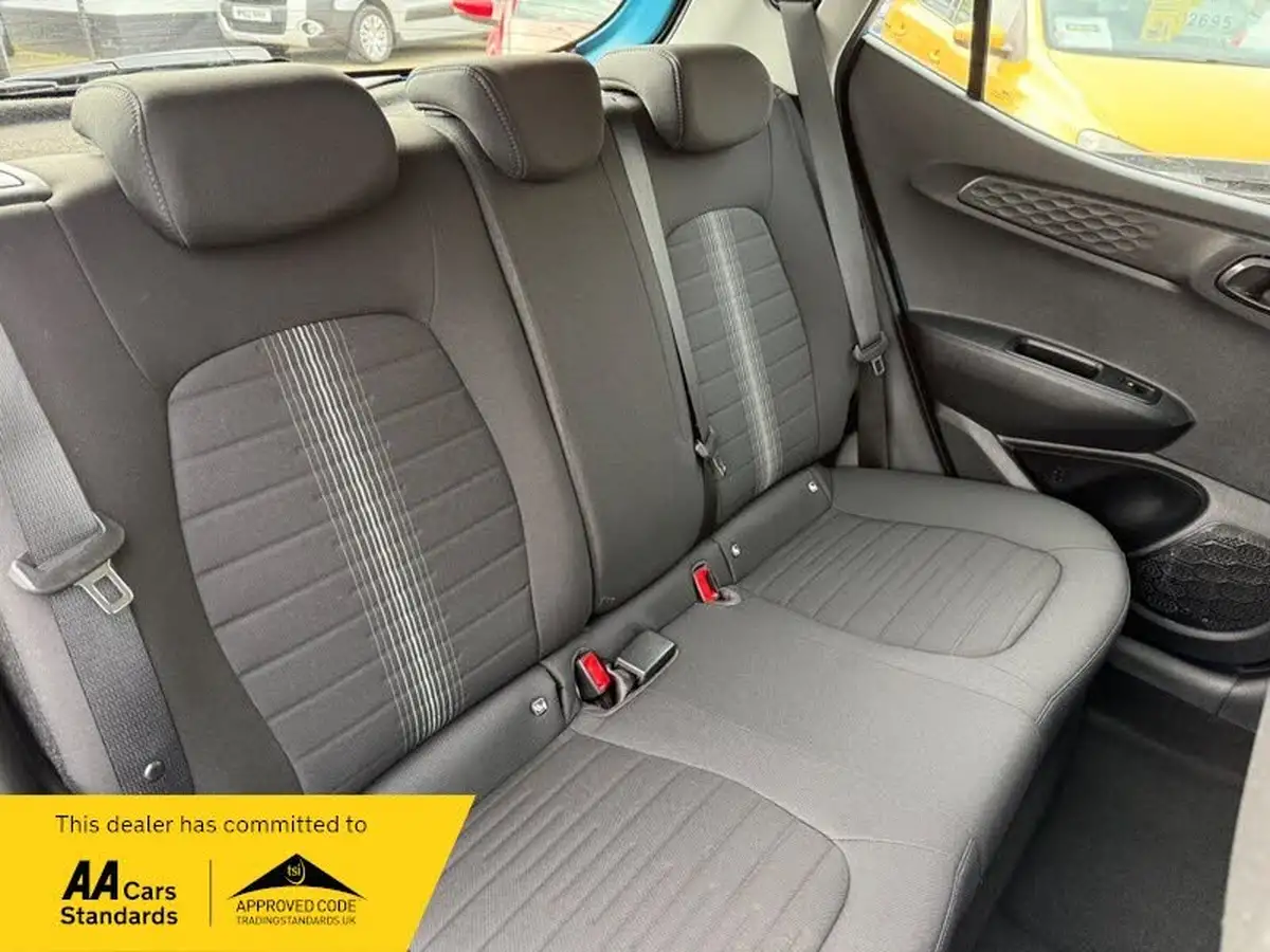2020-hyundai-i10-10-se-connect-auto-big-11