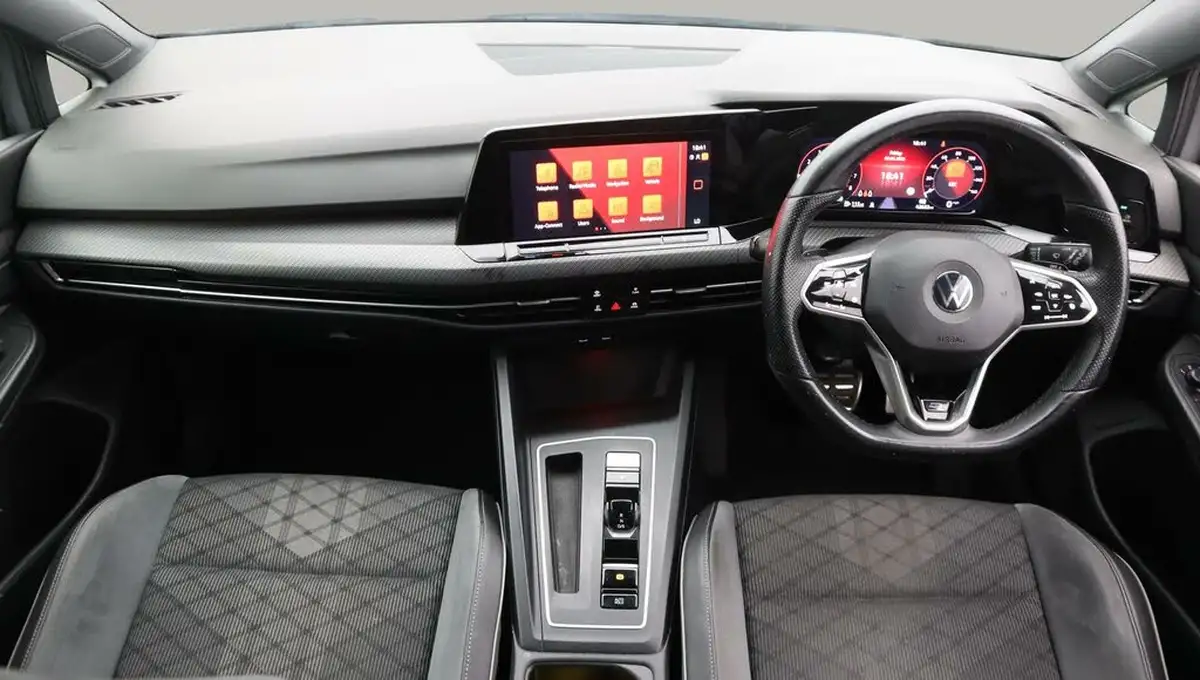 2021-volkswagen-golf-big-20