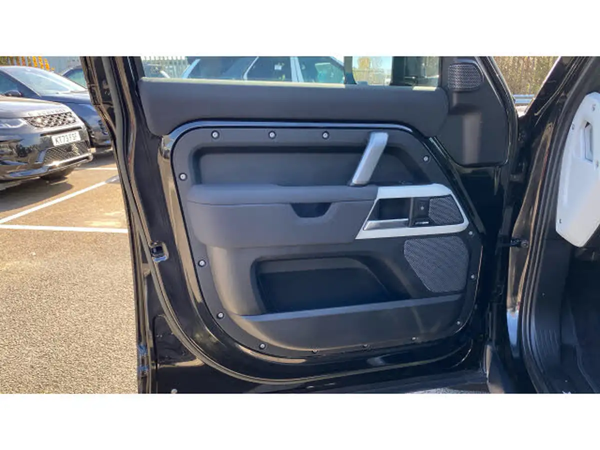 2023-land-rover-110-defender-30-d250-x-dynamic-se-big-44