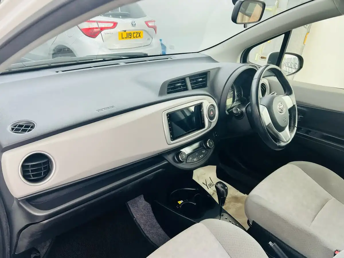 2011-toyota-yaris-133-tr-99bhp-5d-m-drive-s-big-14