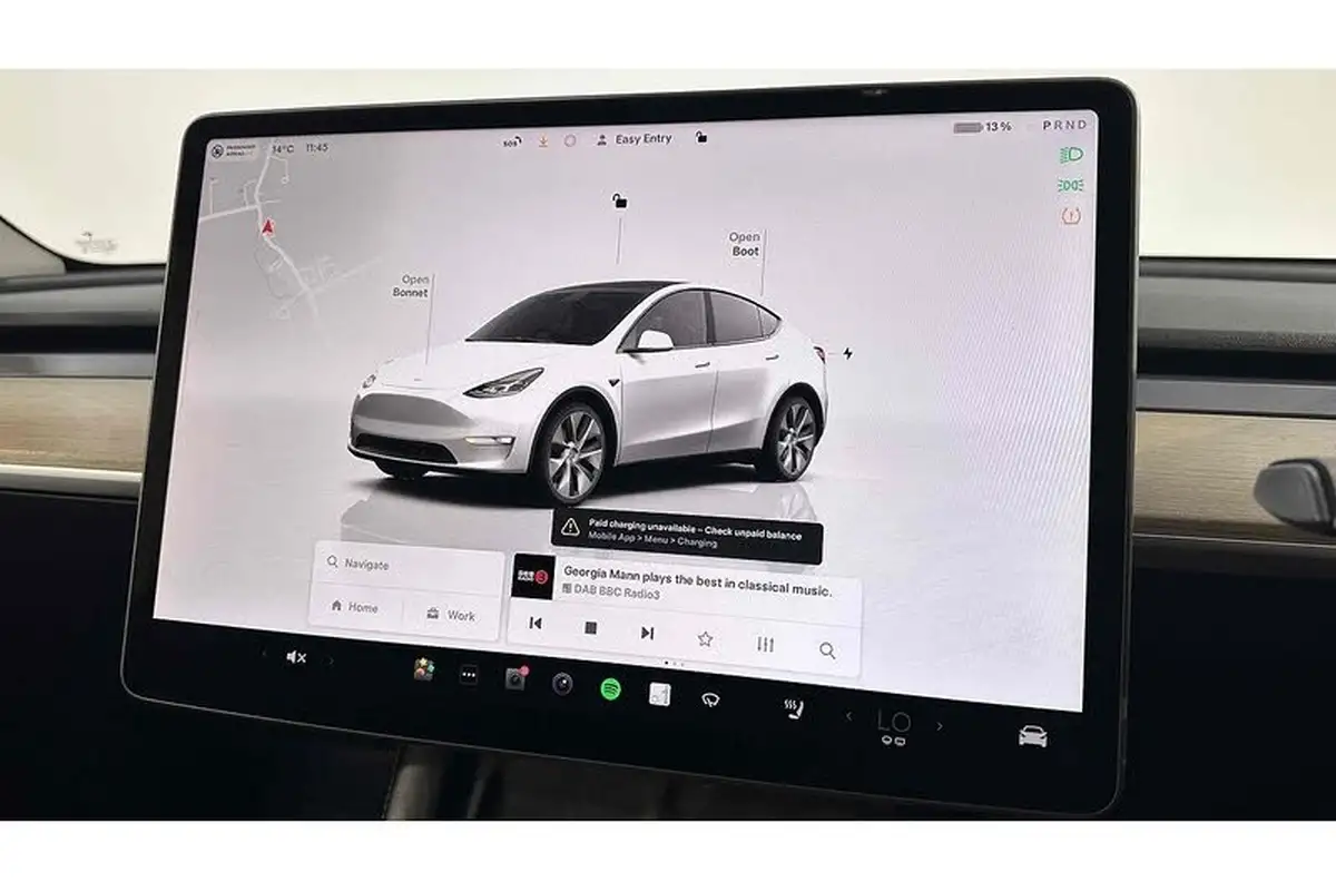 2022-tesla-model-y-e-long-range-big-39