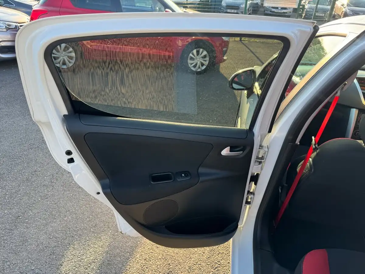 2012-peugeot-207-14-sportium-75-5d-1360cc-big-35