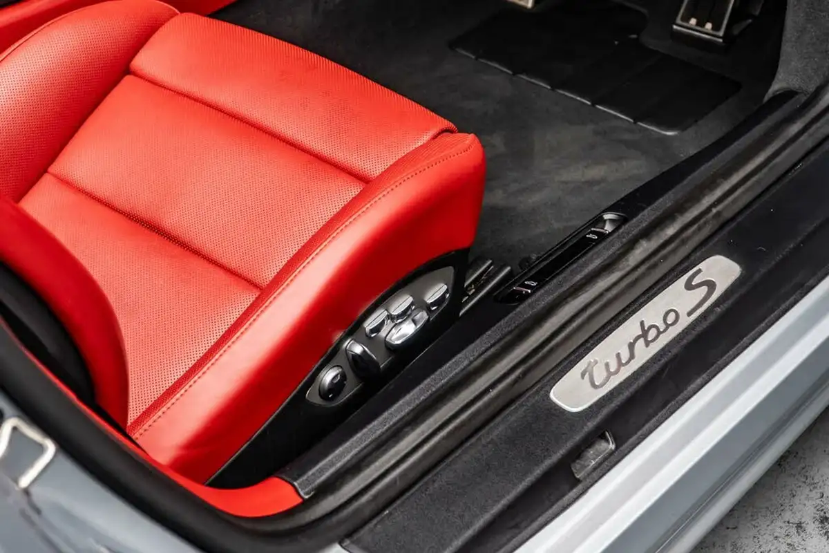 2014-porsche-911-38-turbo-s-coupe-big-39