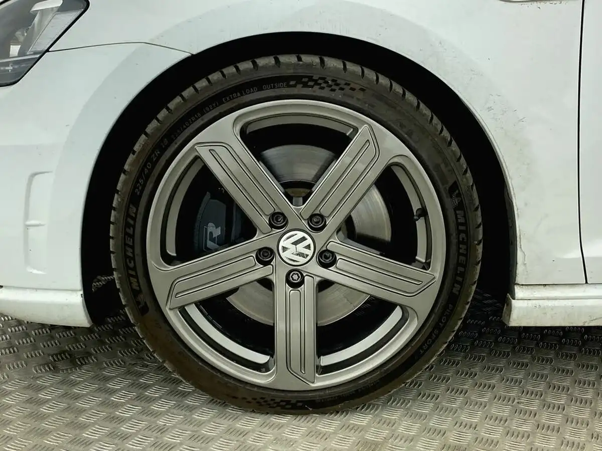 2015-volkswagen-golf-20-tsi-r-estate-5d-dsg-big-10