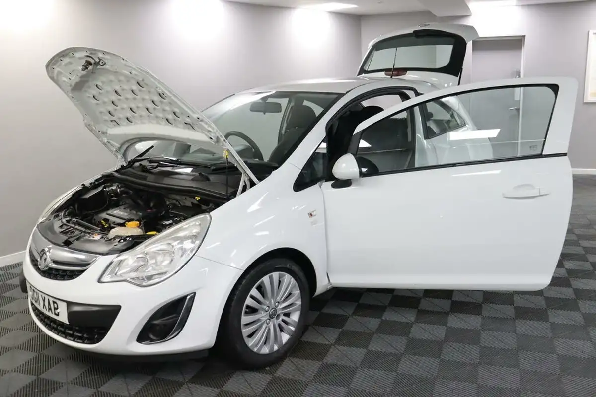 2011-vauxhall-corsa-12-excite-3d-big-15