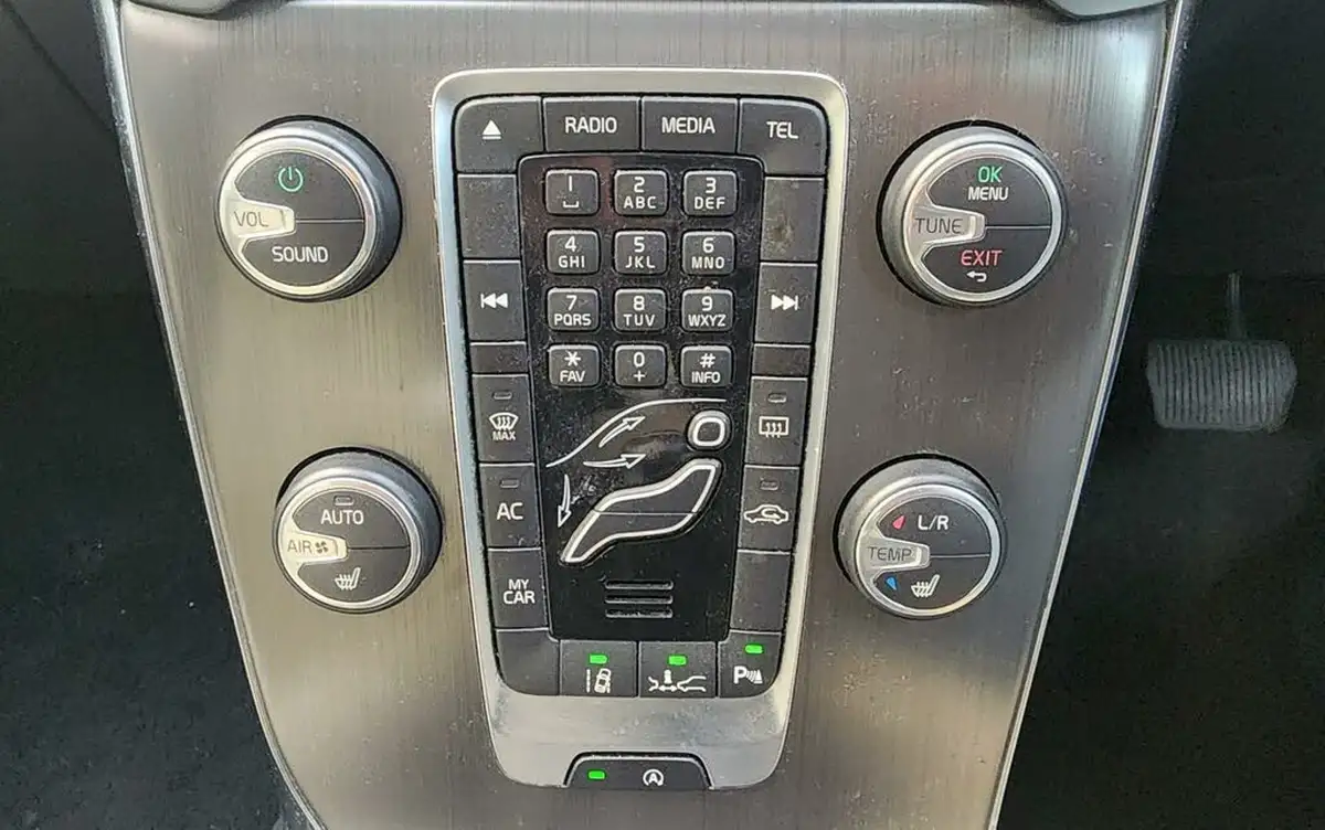 2014-volvo-v40-16td-d2-se-lux-powershift-big-14