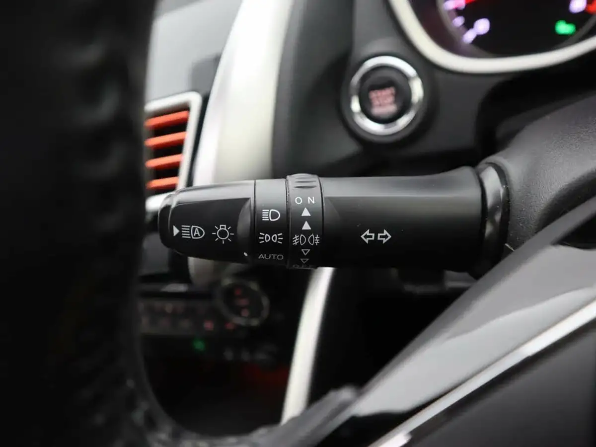 2018-mitsubishi-eclipse-cross-15-first-edition-big-23