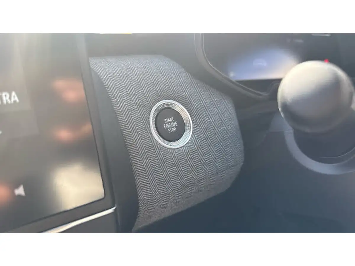 2024-renault-clio-10-tce-techno-big-32