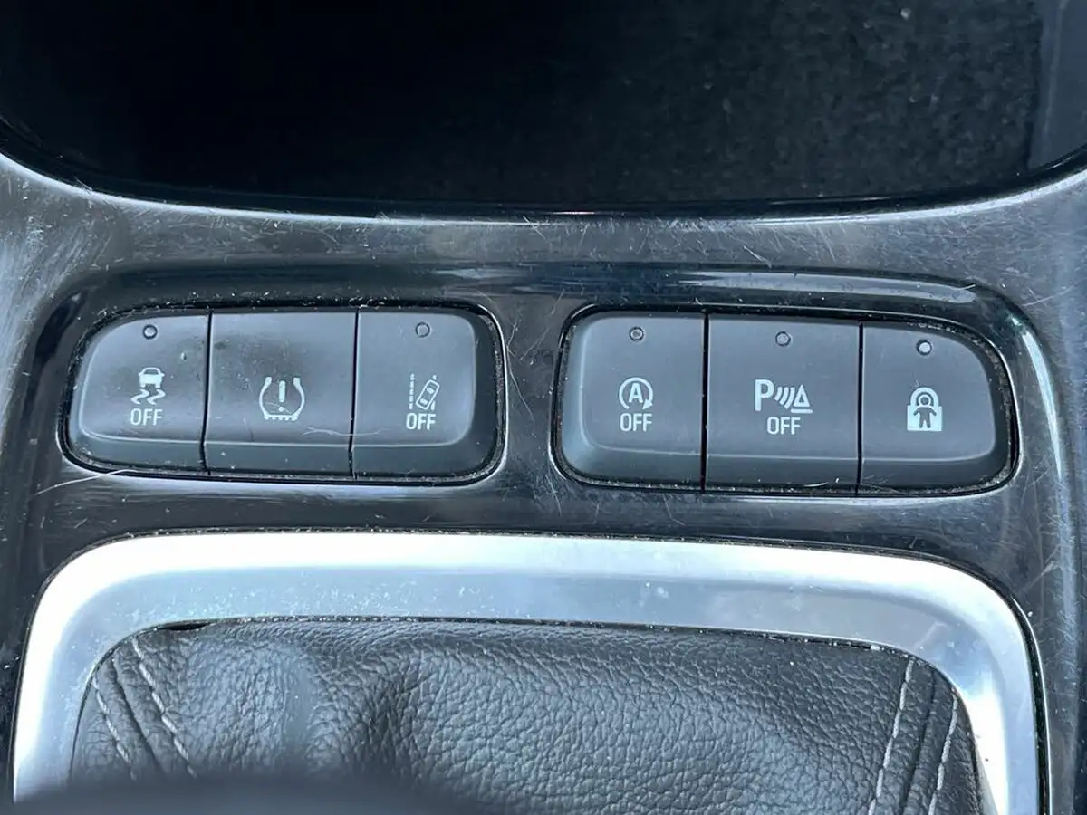 2021-vauxhall-crossland-12-ultimate-nav-big-20