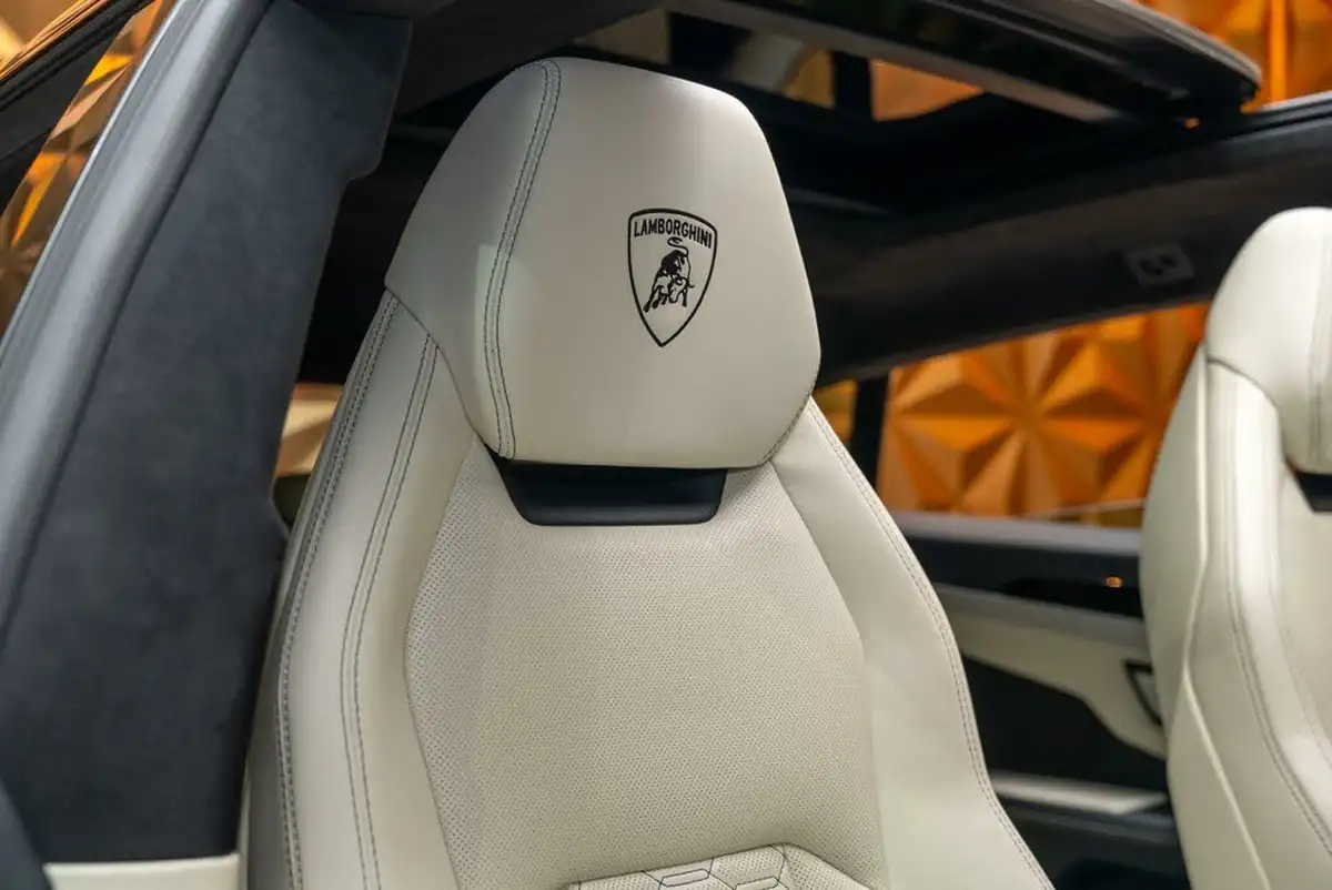 2021-lamborghini-urus-40-no-trim-big-17