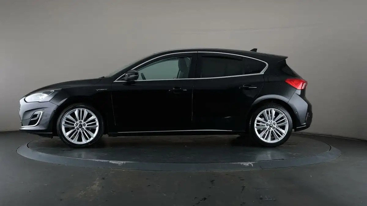 2020-ford-focus-15-vignale-hatchback-big-15