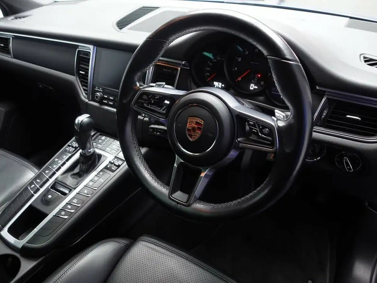 2018-porsche-macan-20-252ps-ss-big-17