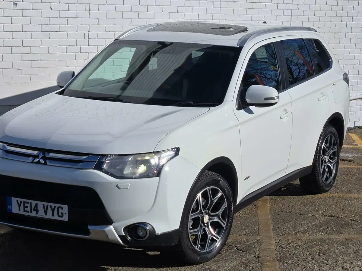 2014-mitsubishi-outlander-22di-d-gx4-big-22