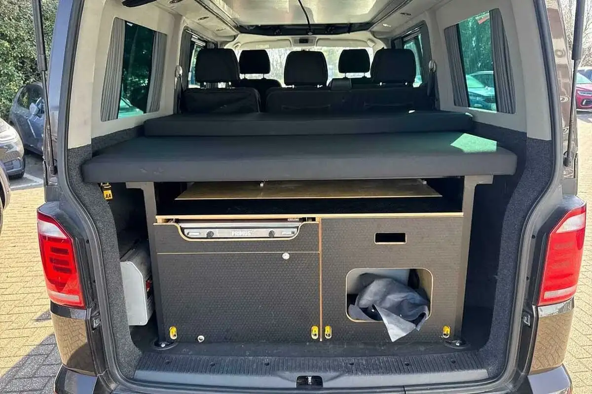 2017-volkswagen-transporter-20tdi-t32-highline-bmt-swb-150pseu6-kombi-dsg-big-10