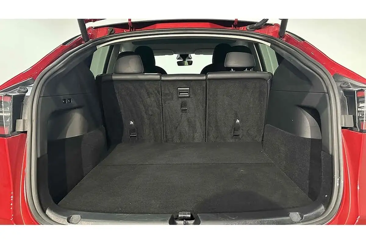 2022-tesla-model-y-e-long-range-big-46