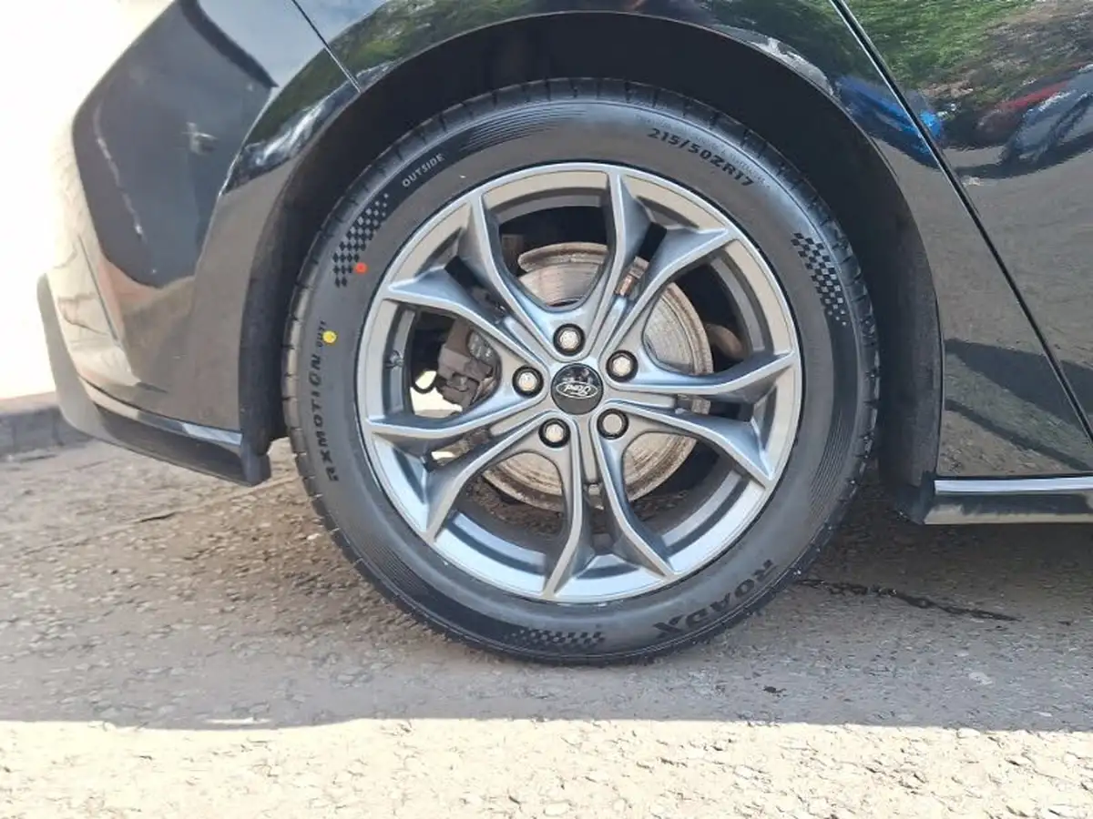 2020-ford-focus-10t-st-line-hatchback-big-12