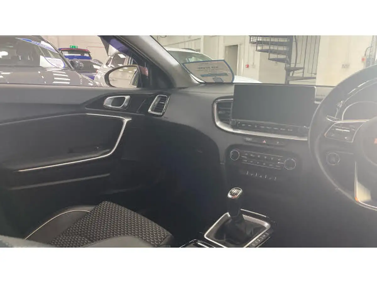 2022-kia-xceed-15-t-gdi-3-big-13