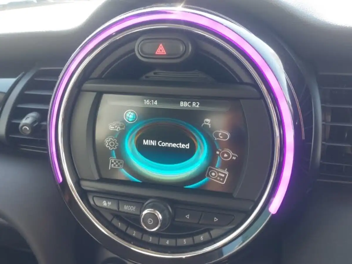 2017-mini-cooper-15-cooper-seven-5d-big-14