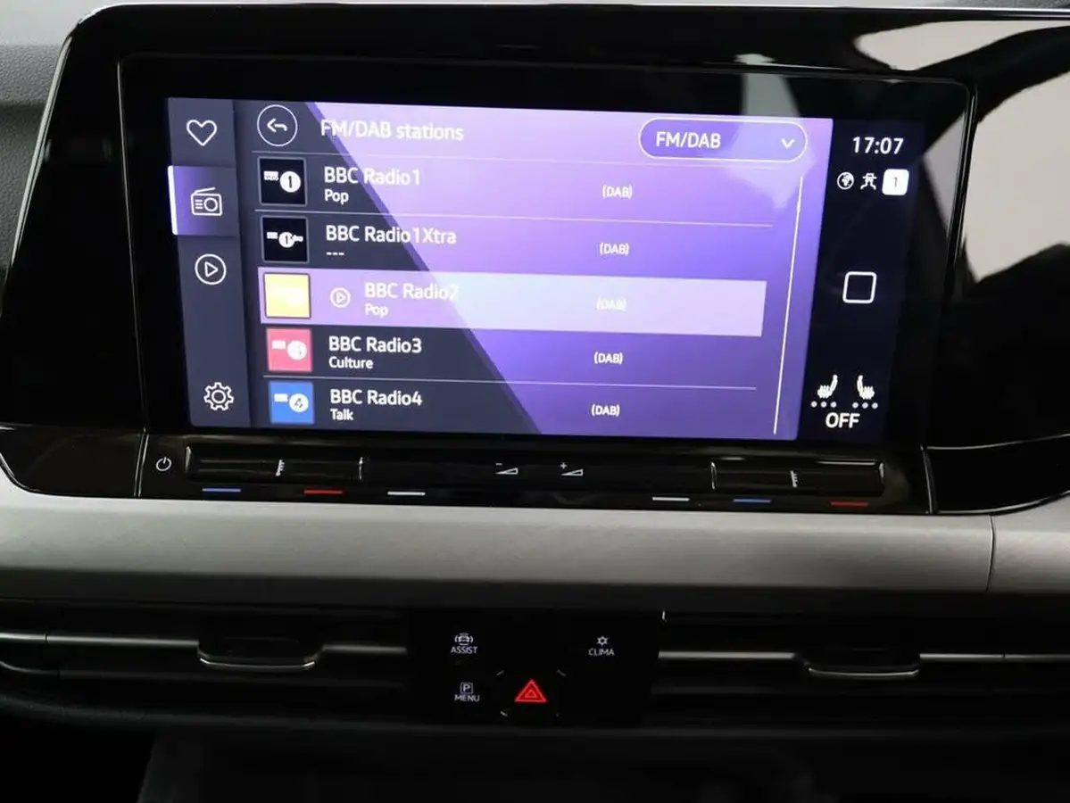 2021-volkswagen-golf-10-etsi-life-hatchback-big-9