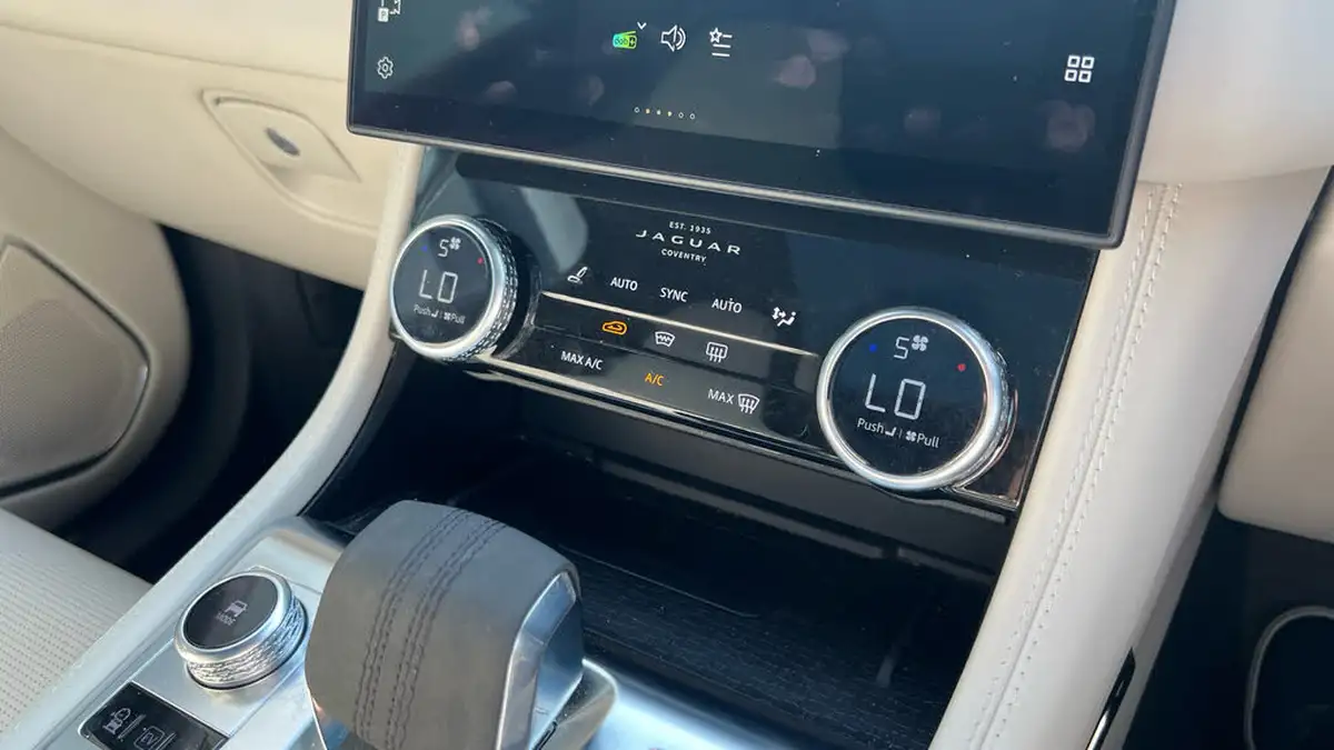2021-jaguar-f-pace-20-p400e-hse-big-29