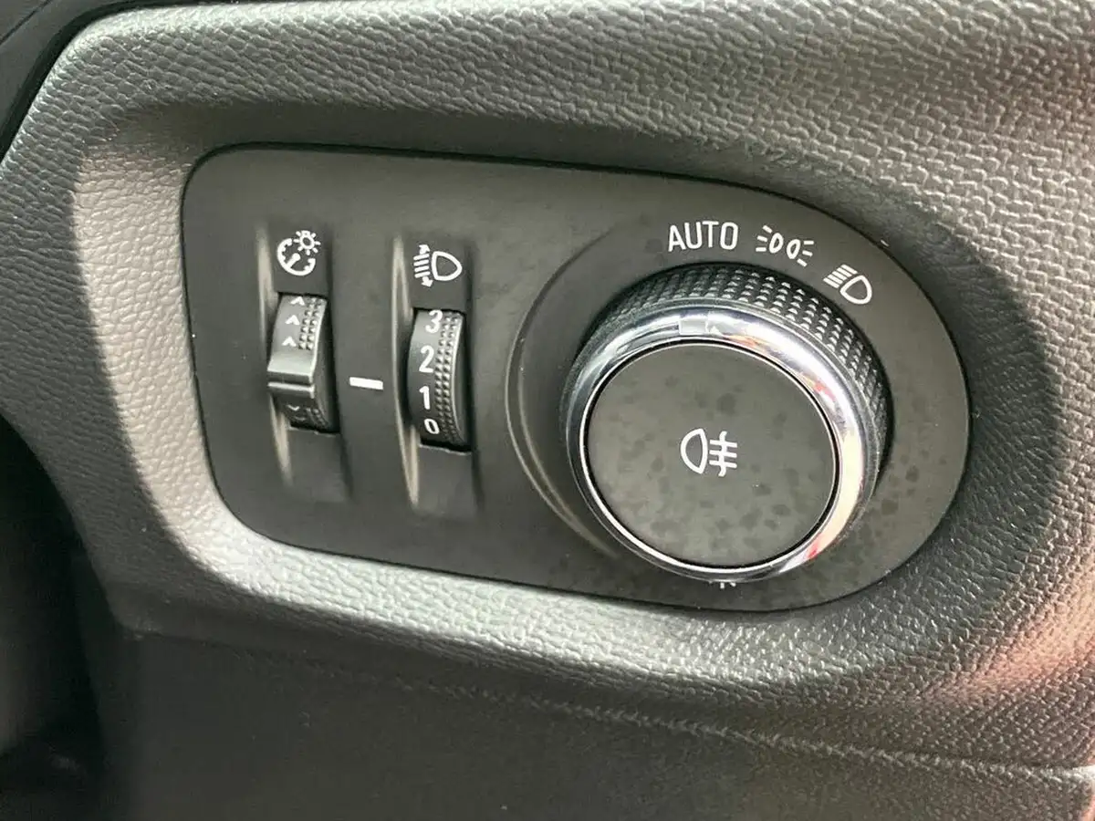 2021-vauxhall-corsa-12-turbo-se-edition-big-36