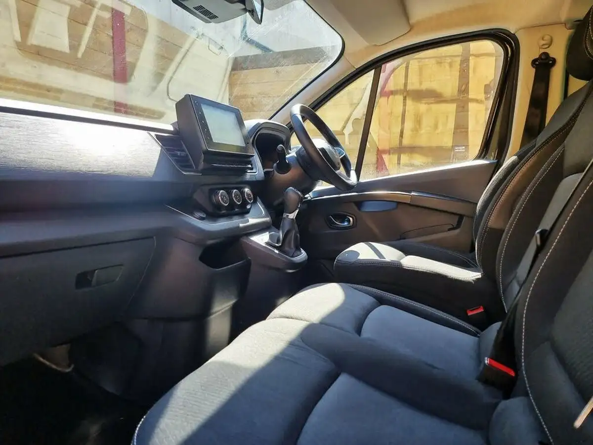 2023-renault-trafic-passenger-20-blue-dci-ll30-170-sport-big-11