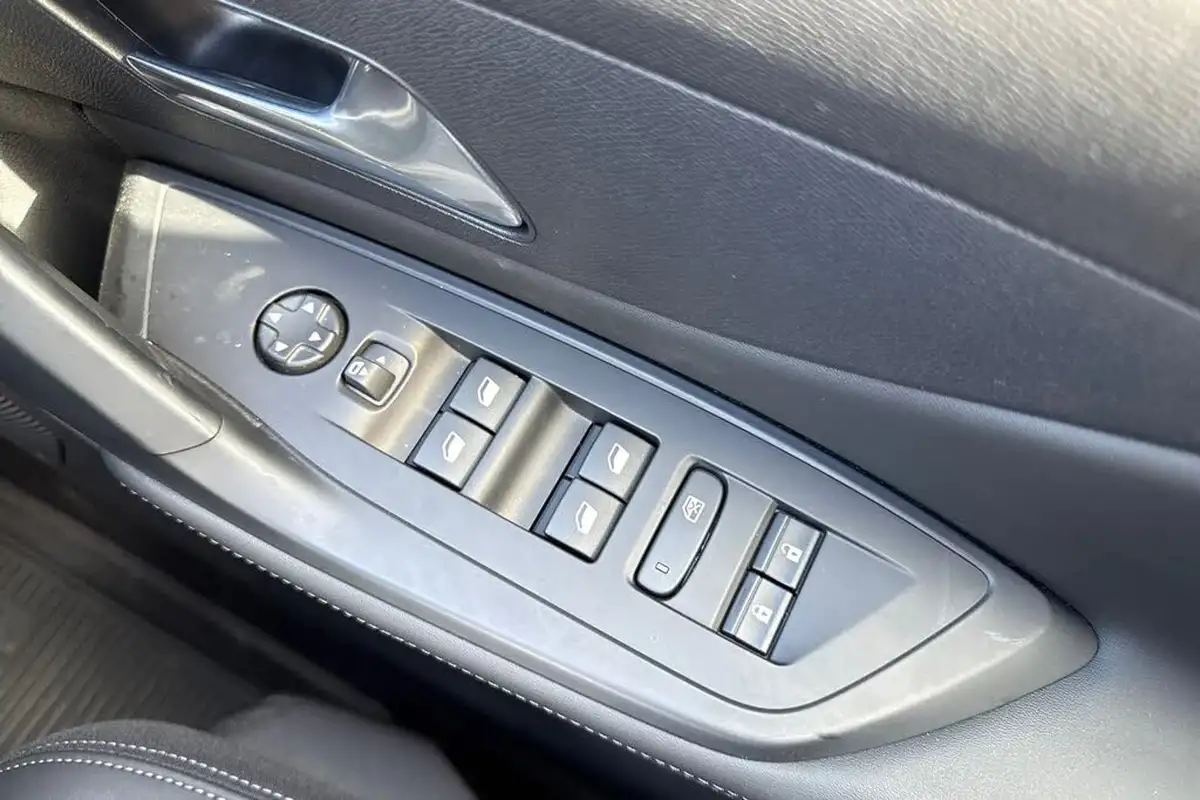 2023-peugeot-408-12-puretech-allure-premium-big-40