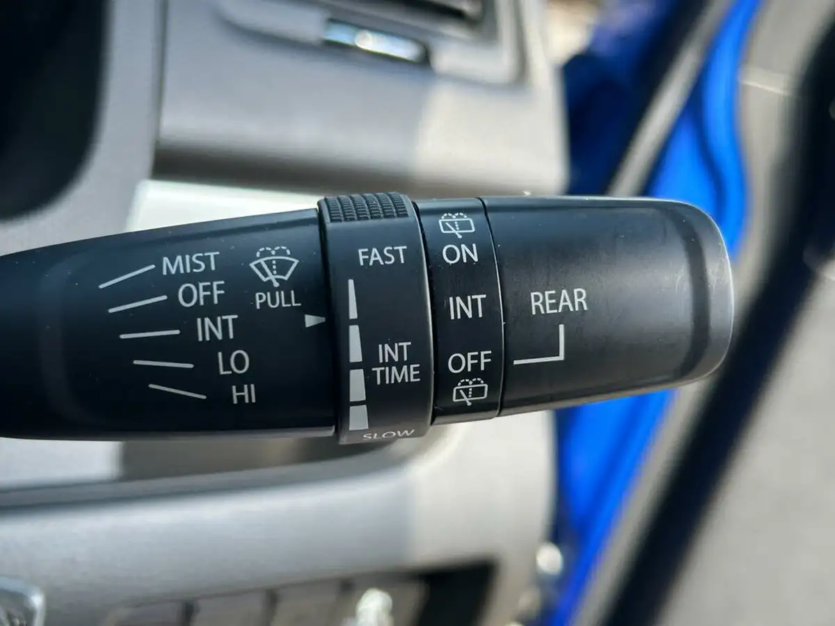 2015-suzuki-swift-12-sz2-3d-big-13