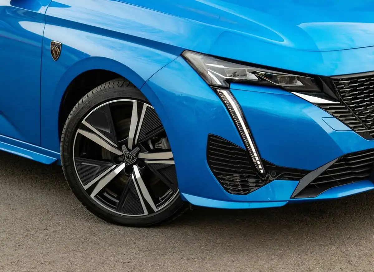 2023-peugeot-308-15-bluehdi-gt-130ps-big-2