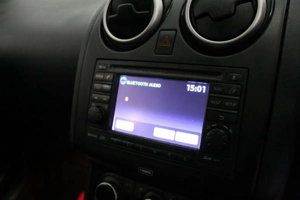 2013-nissan-qashqai2-15td-360-big-31