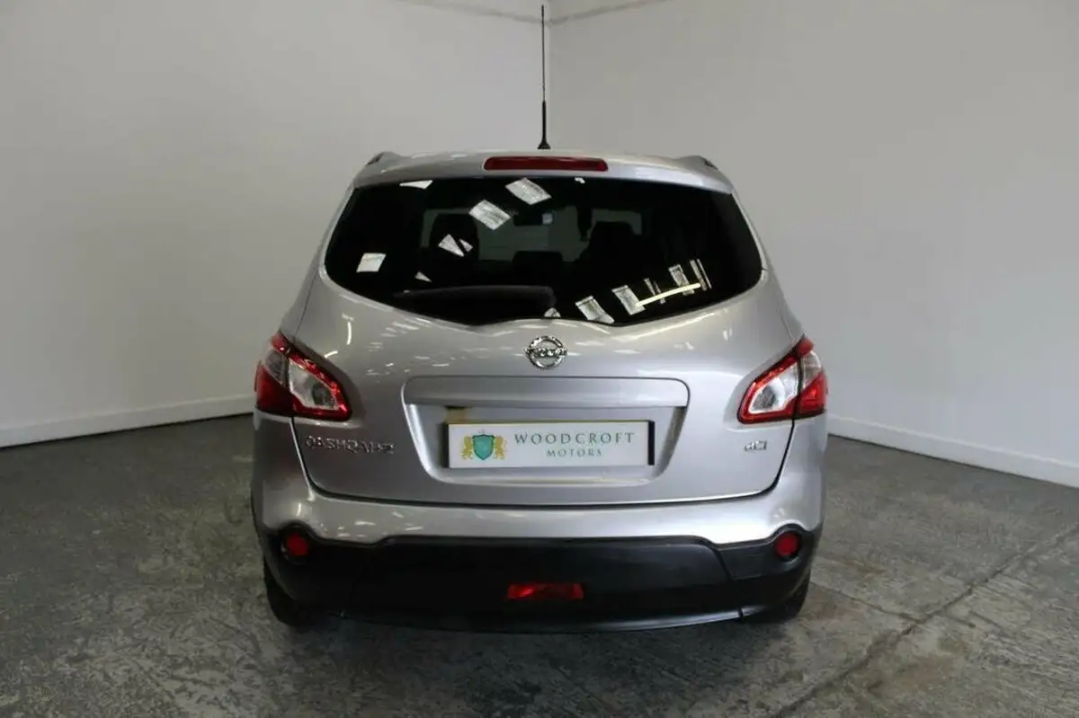 2013-nissan-qashqai2-15td-360-big-9