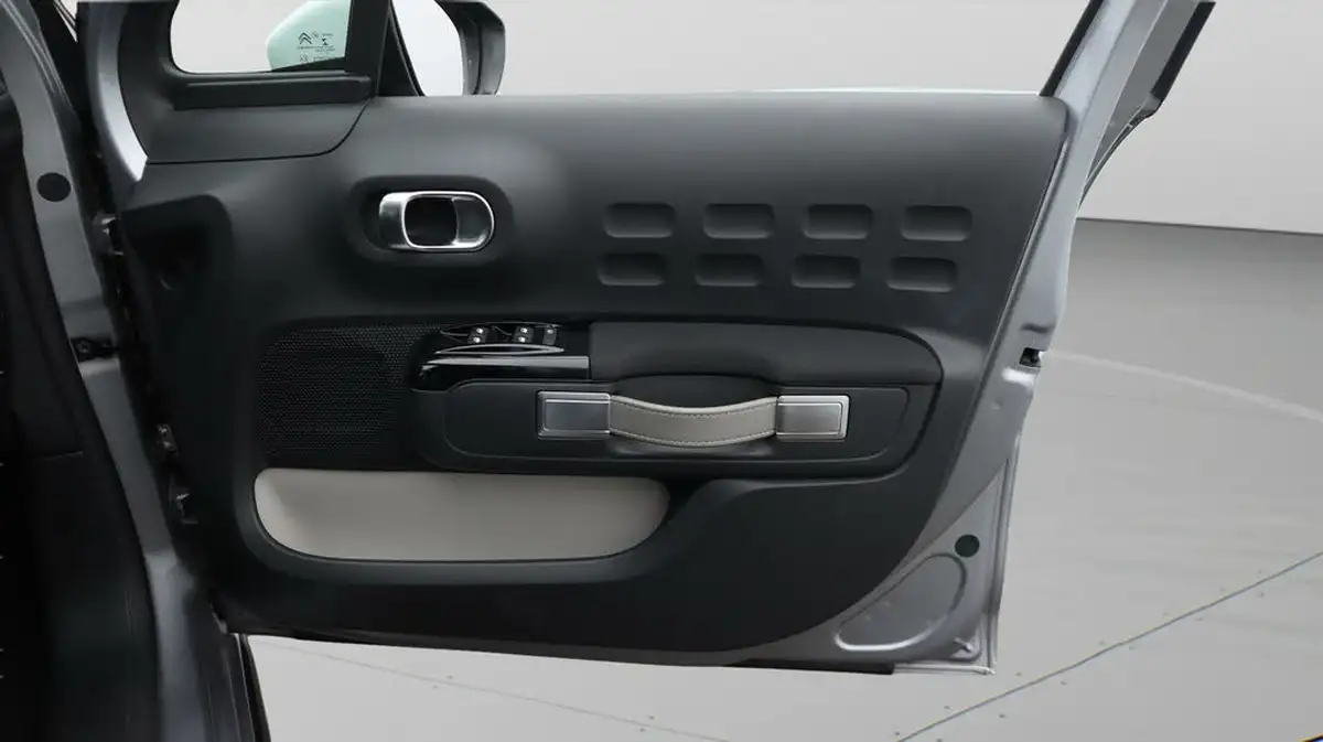 2020-citroen-c3-12-puretech-flair-plus-110ps-eat6-big-15